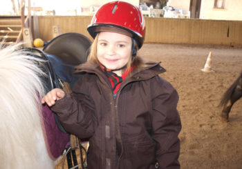 stage equitation fille avec poney