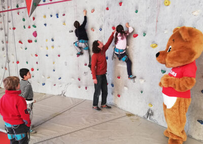 club escalade en salle enfants 9 à 16 ans SIHA Trets