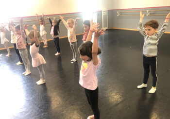 stage de danse enfants en maternelle moyenne et grande section.